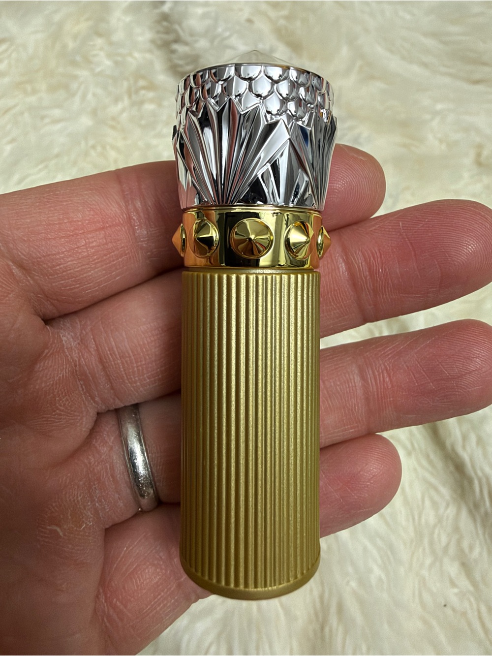 Christian Louboutin Matte Velvet Lipstick on the go — ROUGE LOUBOUTIN 01